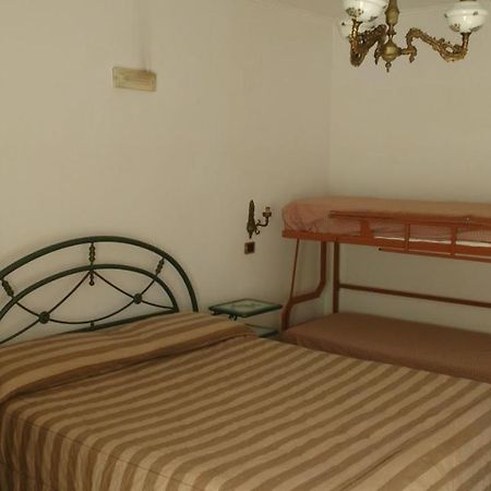 "Villa Pompei" Camere Familiari Bagian luar foto