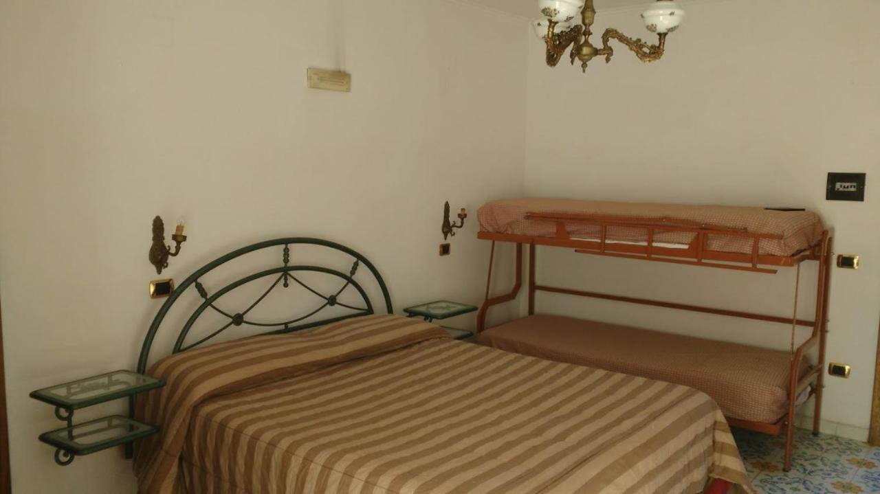 "Villa Pompei" Camere Familiari Bagian luar foto