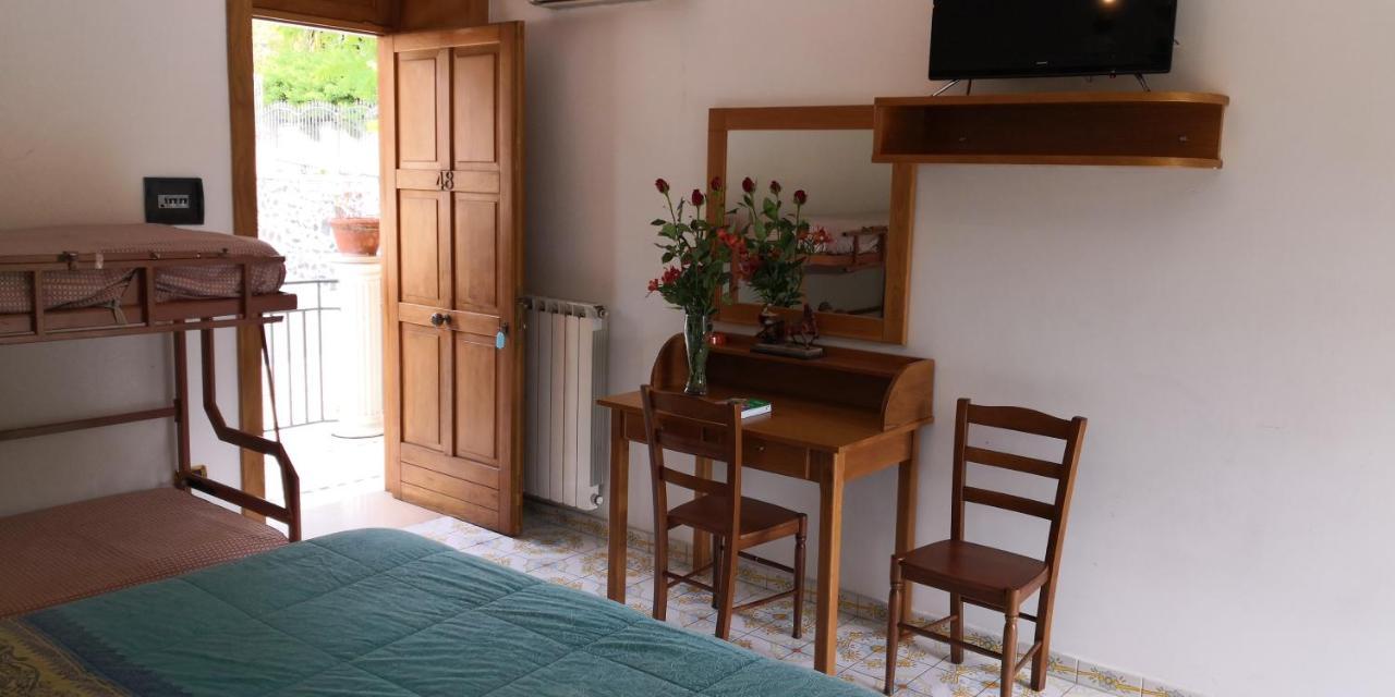 "Villa Pompei" Camere Familiari Bagian luar foto